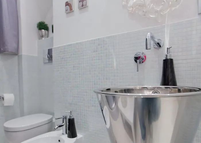 Consulta By In * Rome